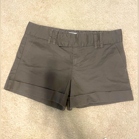 Old navy army green, chino shorts size 6, rolled hem - Picture 1 of 7